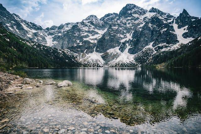 Ilustrasi Luzern Lake, bukan tempat sebenarnya. Sumber: pexels.com