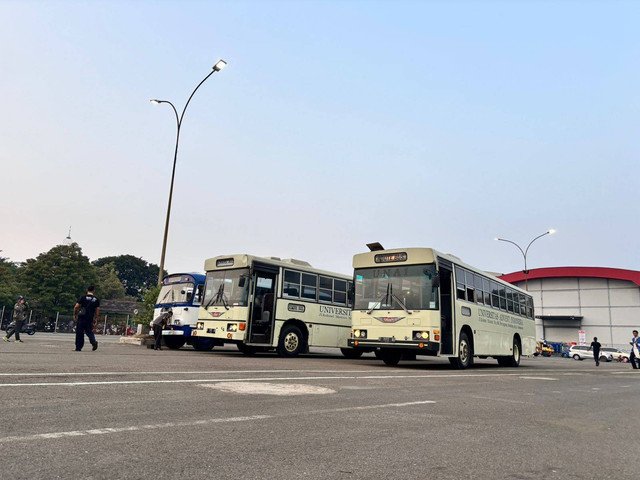 Bus bekas Hino eks armada antar jemput Univesitas Advent Indonesia (UNAI) Bandung milik PO Sumber Alam. Foto: dok. Sumber Alam