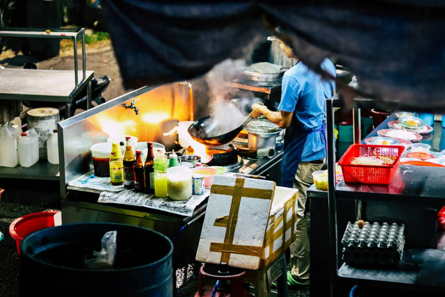 Ilustrasi Ide Nama Warung Makan. Foto: Unsplash/Kishor