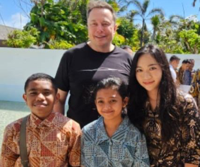 Felicia Dahayu, siswi kelas V SD asal Banyuwangi bertemu Elon Musk di sela World Water Forum (WWF) ke-10, di Bali, Minggu (19/10/2024). Foto: Dok. Istimewa