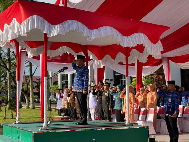 Pj Gubernur Kalbar, Harisson saat menjadi inspektur upacara memperingati Hari Kebangkitan Nasional. Foto: Yulia Ramadhiyanti/Hi!Pontianak