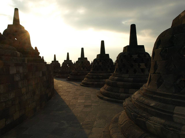 Ilustrasi Candi Borobudur (sumber: https://pixabay.com/id/)