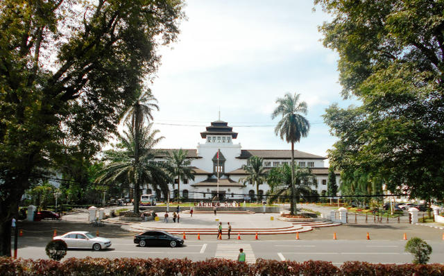 Bangunan tua di bandung. Foto hanya ilustrasi, bukan tempat sebenarnya.Sumber: Unsplash/Arfan Husni Hasibuan