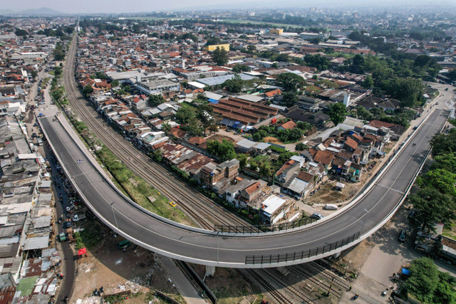 Foto udara Jalan Layang Ciroyom yang ditutup di Bandung, Jawa Barat, Senin (20/5/2024). Foto: Raisan Al Farisi/ANTARA FOTO