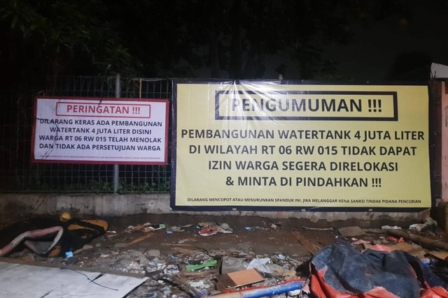 Warga Jakasampurna, Bekasi, menolak pembangunan water tank raksasa di tengah permukiman penduduk. Foto: Dok. Istimewa