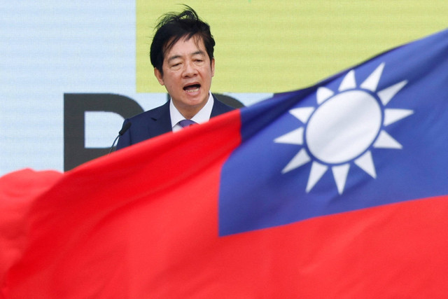 Presiden baru Taiwan Lai Ching-te berbicara di atas panggung saat upacara pelantikan di luar gedung kantor Kepresidenan di Taipei, Taiwan (20/5/2024). Foto: Carlos Garcia Rawlins/ REUTERS