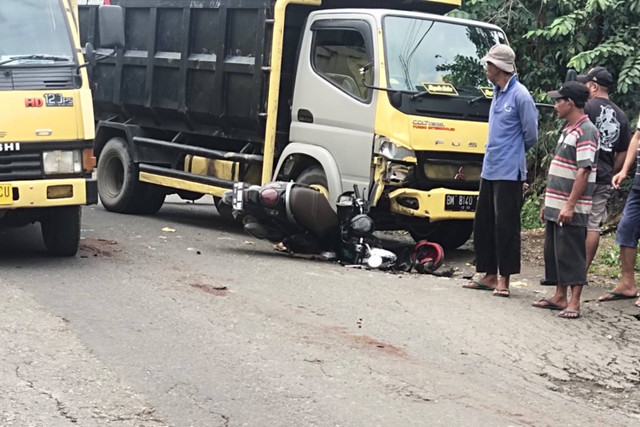 Truk yang menewaskan Nurhasnah Septiana. Dok: Ist.