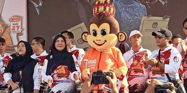 Acara peluncuran Maskot Pilkada 2024 oleh KPU Bandar Lampung di Tugu Adipura, Bandar Lampung pada (19/5) | Foto : Istimewa