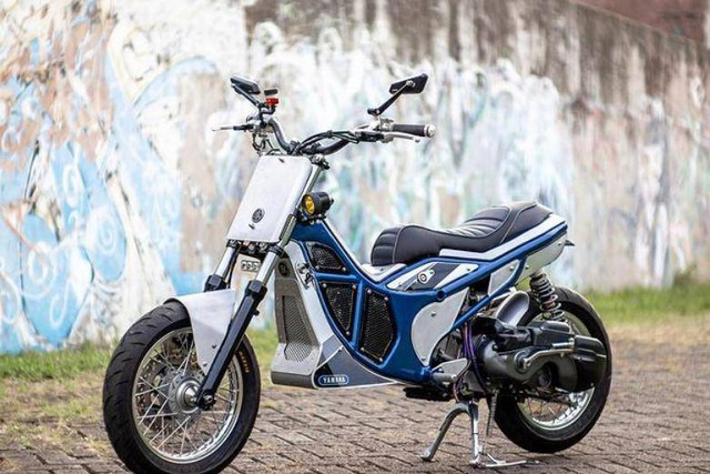 Motor Yamaha Mio karbu dengan konsep flat tracker garapan Batakastem. Foto: Dok. Instagram/@batakastem_workshop