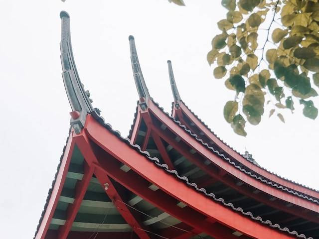 Pagoda Avalokitesvara. Foto hanyalah ilustrasi, bukan tempat yang sebenarnya. Sumber: Unsplash/Bangkit Ristant