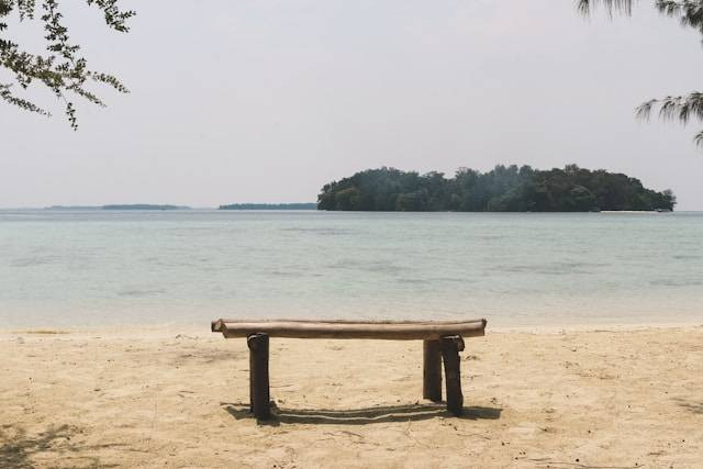 Menikmati Pesona Pulau Macan Eco Lodge. Foto hanya ilustrasi bukan tempat sebenarnya. Sumber foto: Unsplash.com/Rio Andhika