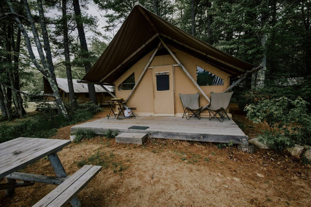 Tempat Glamping Kuningan. Foto hanya ilustrasi, bukan tempat sebenarnya. Sumber: Unplash/Andrea Davis