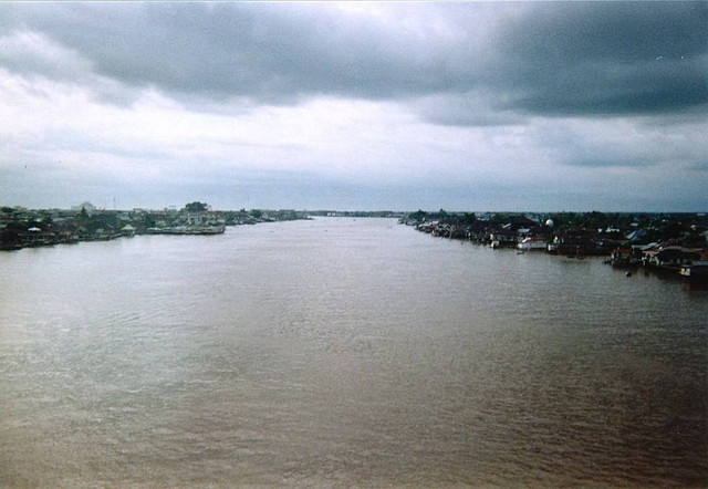 Aliran Sungai Kapuas di Sintang, Kalimatan Barat. DPRD desak kewenangan DAS kembali ke Pemprov Kalbar. Foto: Dok, Istimewa