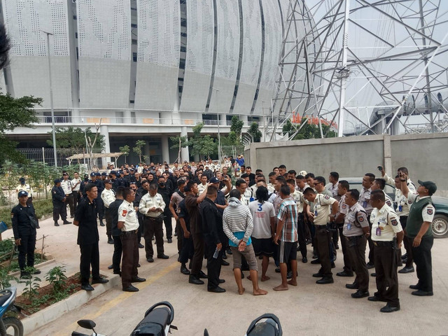 Pengusiran warga kampung bayam di Jakarta Utara. Foto: Dok. Yusron