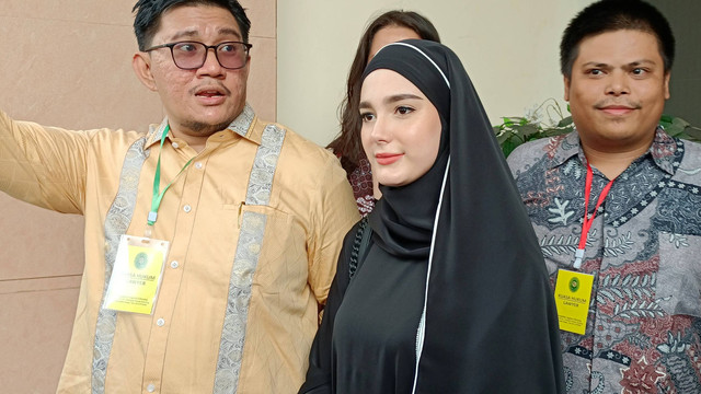 Gugatan Cerai Yasmine Ow terhadap Aditya Zoni Gugur, Ini Penyebabnya |  kumparan.com