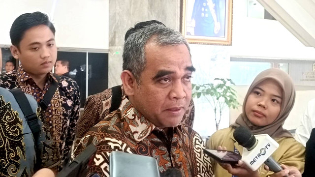Sekjen Partai Gerindra, Ahmad Muzani, saat diwawancarai wartawan di Gedung DPR/MPR, Jakarta Pusat, Rabu (22/5/2024). Foto: Fadlan Nuril Fahmi/kumparan