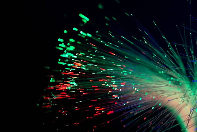 Fiber Optic (sumber: Freepik.com)