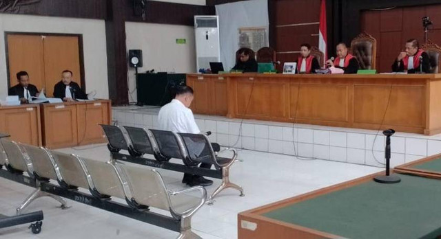 Terdakwa Sarimuda saat menjalani sidang di Pengadilan Tipikor Palembang. (ist)