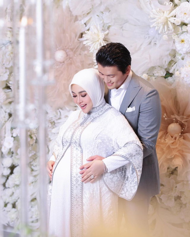 Syahrini hamil anak pertama. Foto: Instagram/@princessyahrini.