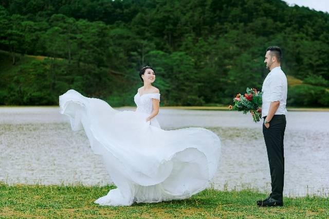 Spot Prewedding di Bandung, foto hanya ilustrasi, bukan gambar sebenarnya, Pexels/Trung Nguyen