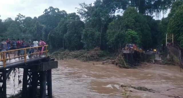 Kondisi Jembatan Beton yang putus diterjang banjir bandang, Foto : Dori/Urban Id