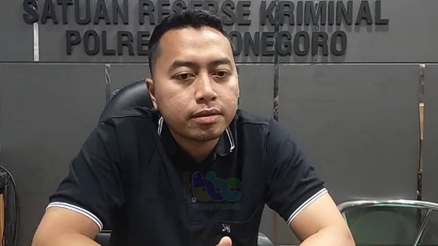 Kasat Reskrim Polres Bojonegoro, AKP Fahmi Amarullah, saat beri keterangan di Bojonegoro. (Aset: Imam Nurcahyo/BeritaBojonegoro)