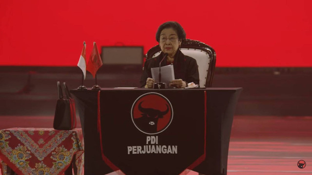 Ketua Umum PDIP Megawati Soekarnoputri pada Rakernas V di Beach City International Stadium Ancol, Jakarta, Jumat (24/5/2024). Foto: YouTube/PDI Perjuangan
