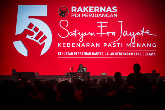 Ketum PDIP Megawati Soekarnoputri berpidato pada Rakernas V PDIP di Beach City International Stadium Ancol, Jakarta, Jumat (24/5/2024). Foto: Jamal Ramadhan/kumparan