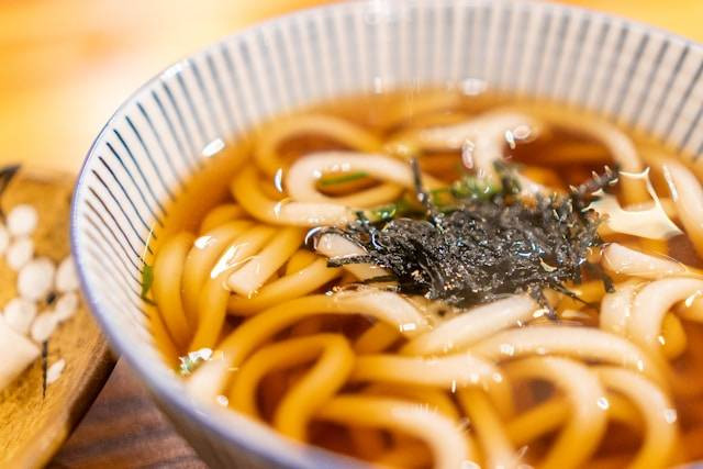 Ilustrasi Menu Marugame Udon. Foto: dok. Unsplash/Winston Chen