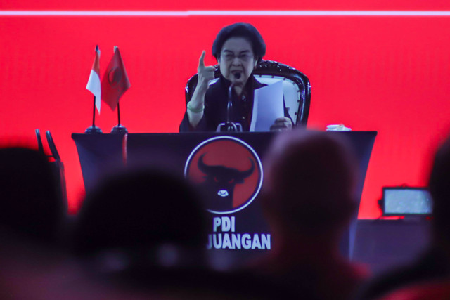 Ketua Umum PDIP Megawati Soekarnoputri berpidato pada Rakernas V PDIP di Beach City International Stadium Ancol, Jakarta, Jumat (24/5/2024). Foto: Jamal Ramadhan/kumparan