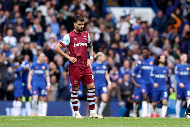 Reaksi pemain West Ham United Lucas Paqueta setelah kebobolan gol keempat mereka yang dicetak oleh pemain Chelsea Nicolas Jackson. Foto: David Klein/Reuters