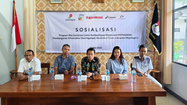 ExxonMobil Cepu Limited (EMCL) saat sosialisasikan Program Pengembangam Mayarakat di Balai Desa Ngampel, Kecamatan Kapas, Kabupaten Bojonegoro. Rabu (22/05/2024).