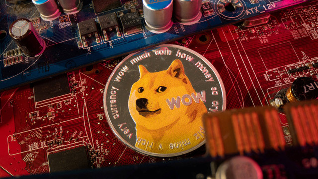 Koin cryptocurrency DogeCoin. Foto: REUTERS/Dado Ruvic