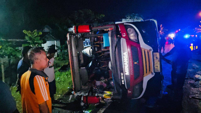 Bus study tour yang membawa rombongan murid asal OKU Timur, Dok. Polres OKI