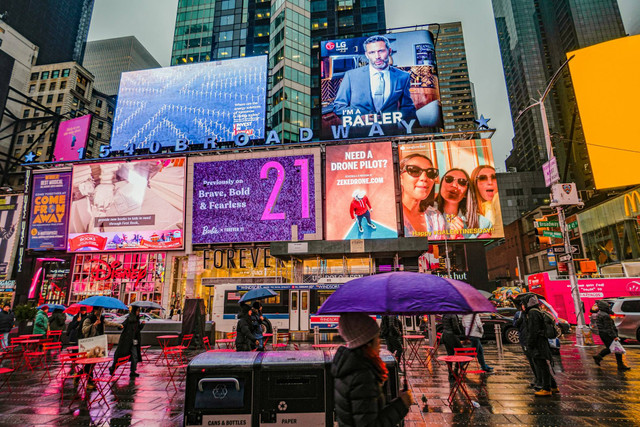 Broadway Alam Sutera, foto hanya ilustrasi bukan gambar sebenarnya. Sumber: Unsplash/ Martin Sanchez. 