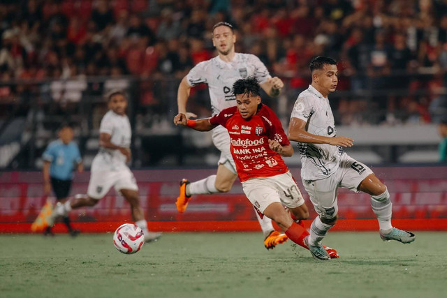 Bali United vs Borneo FC pada leg pertama perebutan tempat ketiga Championship Series Liga 1 2023/2024 di Stadion Kapten I Wayan Dipta Gianyar, Bali, Sabtu (25/5/2024). Foto: Instagram/@baliunitedfc