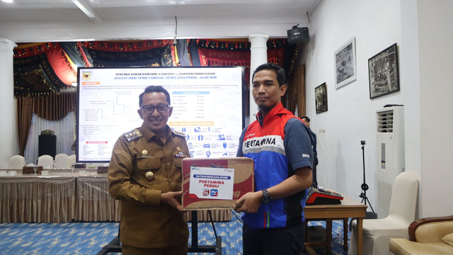 Pertamina Group salurkan bantuan korban lahar dingin dan tanah longsor di Tanah Datar, Sumatera Barat. Foto: Dok. Pertamina