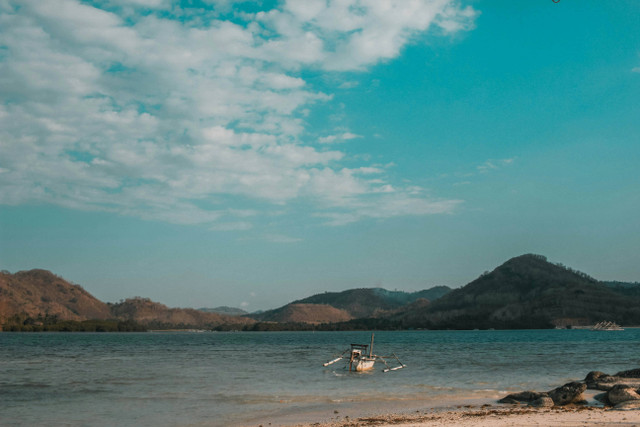 Wisata di Halmahera. Foto hanya sebagai ilustrasi, bukan tempat sebenarnya. Sumber: Unsplash/Camille Bismonte.