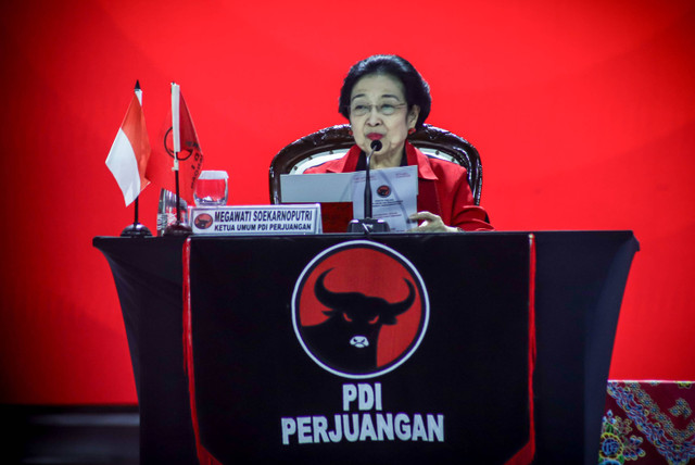 Ketua Umum PDIP Megawati Soekarnoputri menyampaikan pidato pada Rakernas V hari ke-3 di Ancol, Jakarta, Minggu (26/5/2024). Foto: Jamal Ramadhan/kumparan