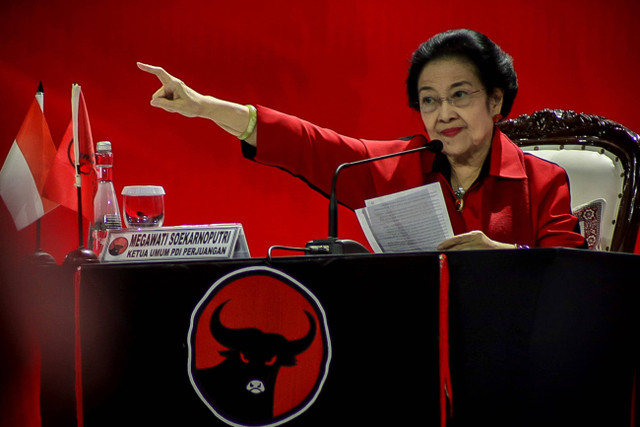 Ketua Umum PDI Perjuangan (PDIP) Megawati Soekarnoputri menyampaikan pidato penutup pada hari terakhir Rakernas V PDIP di Beach City International Stadium Ancol, Jakarta, Minggu (26/5/2024). Foto: Jamal Ramadhan/kumparan