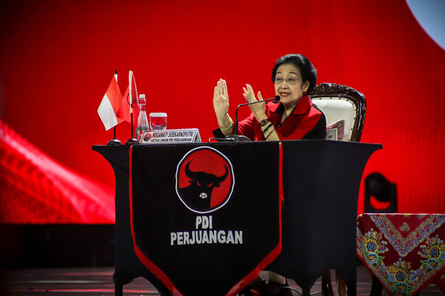 Ketua Umum PDI Perjuangan (PDIP) Megawati Soekarnoputri menyampaikan pidato penutup pada hari terakhir Rakernas V PDIP di Beach City International Stadium Ancol, Jakarta, Minggu (26/5/2024). Foto: Jamal Ramadhan/kumparan