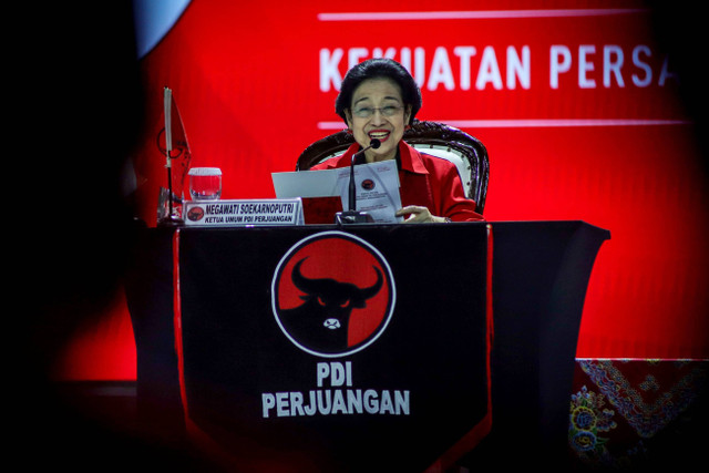 Ketua Umum PDI Perjuangan (PDIP) Megawati Soekarnoputri menyampaikan pidato penutup pada hari terakhir Rakernas V PDIP di Beach City International Stadium Ancol, Jakarta, Minggu (26/5/2024). Foto: Jamal Ramadhan/kumparan