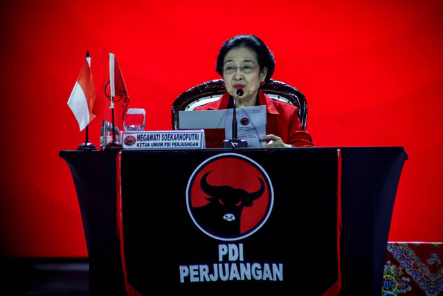 Ketua Umum PDI Perjuangan (PDIP) Megawati Soekarnoputri menyampaikan pidato penutup pada hari terakhir Rakernas V PDIP di Beach City International Stadium Ancol, Jakarta, Minggu (26/5/2024). Foto: Jamal Ramadhan/kumparan