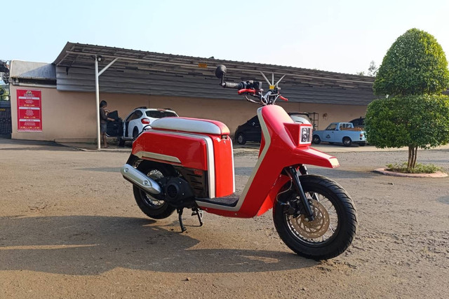 Suzuki Spin 125 yang dikustom jadi Suzuki Hustler Scoot garapan Studio Motor. Foto: Fitra Andrianto/kumparan