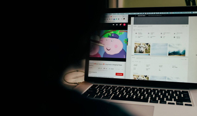 Masalah YouTube tidak bisa diakses melalui laptop atau PC bisa disebabkan oleh berbagai faktor. Foto: Unsplash.com