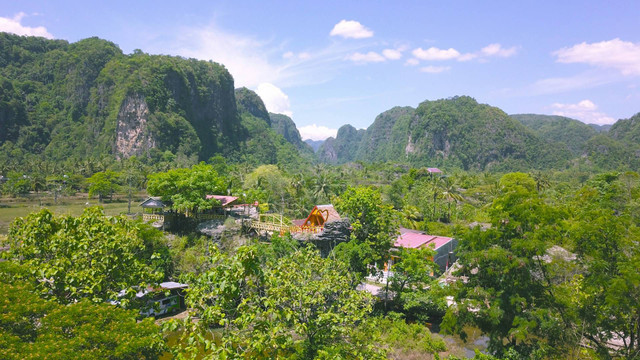 Wisata Dolli Bungaeja. Foto Hanya Ilustrasi, Bukan Tempat Sebenarnya. Sumber Unsplash Andi Hasbi Jaya