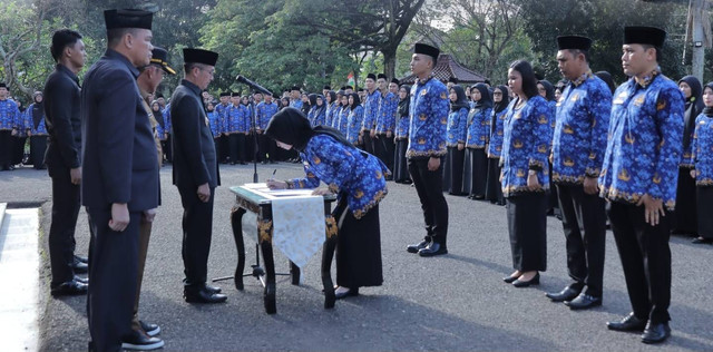 Pj Wali Kota Palembang, Ratu Dewa, saat melantik PPPK. (ist)