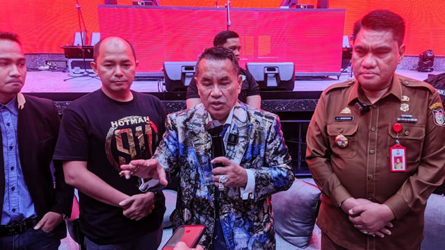 Pengacara Hotman Paris menyayangka sikap Polda Jabar yang menyebut hanya satu orang DPO, bukan tiga orang, dalam kasus Vina Cirebon. Foto: Dok. kumparan