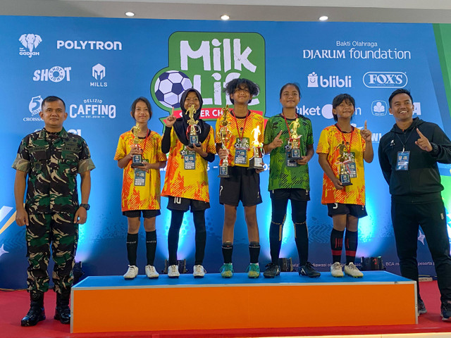 Peraih penghargaan Skill Challenge di MilkLife Soccer Challenge Series 1 Jakarta 2024 Foto: Antika Fahira/kumparanBOLANITA