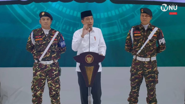 Presiden Joko Widodo memberikan sambutan saat Pelantikan Pengurus Pusat GP Ansor 2024-2029 di Istora Senayan, Jakarta, Senin (27/5/2024). Foto: Youtube/ TVNU Televisi Nahdlatul Ulama